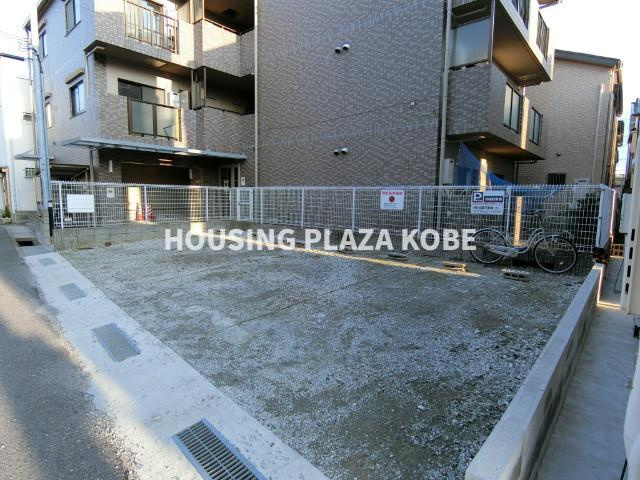 神戸市長田区野田町７丁目の賃貸マンションの駐車場