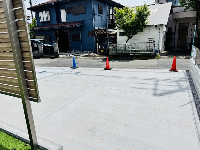 八王子市　下恩方町　新築一戸建て　１期の駐車場|～並列2台駐車可能カースペース～