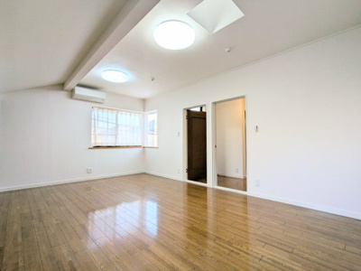 【寝室】 | 葛飾区西水元６丁目の戸建 | ～天窓付きの主寝室写真～