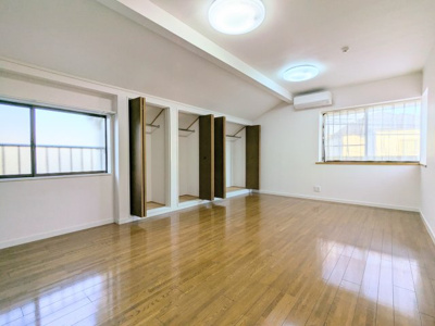 【寝室】 | 葛飾区西水元６丁目の戸建 | ～天窓付きの主寝室写真～