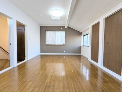 【寝室】 | 葛飾区西水元６丁目の戸建 | ～天窓付きの主寝室写真～