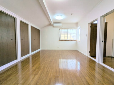 【寝室】 | 葛飾区西水元６丁目の戸建 | ～天窓付きの主寝室写真～