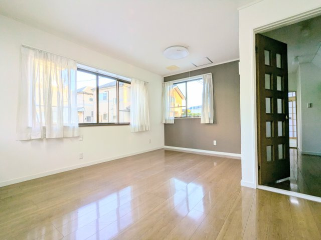 葛飾区西水元６丁目の戸建の居間・リビング|～リビング写真～