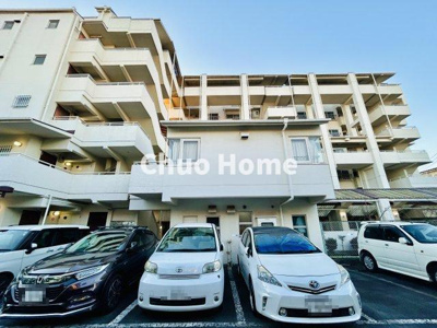 【駐車場】 | グリーンパーク第16綾瀬 | 【敷地内駐車場】最新の空き状況や費用などの詳細は担当スタッフまでお問い合わせください。