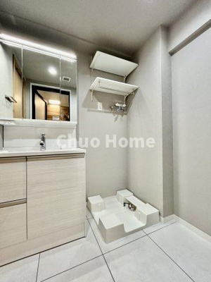 【ランドリースペース】 | グリーンパーク第16綾瀬 | 【ランドリースペース】担当者がスケールを持ち歩いておりますので、ご見学時には現在お使いの洗濯機などがきちんと収まるかなどもチェックして下さい。見学前に測っておくと非常に便利だと思います。