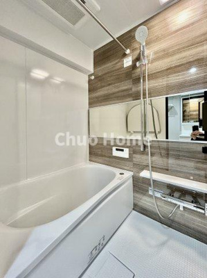 【浴室】 | グリーンパーク第16綾瀬 | 【バスルーム】暖房換気乾燥機付きシステムバスルーム。暖房・冷風・換気・乾燥など、毎日を快適に過ごせるうれしい機能が揃っています。雨の日の洗濯物も安心です。