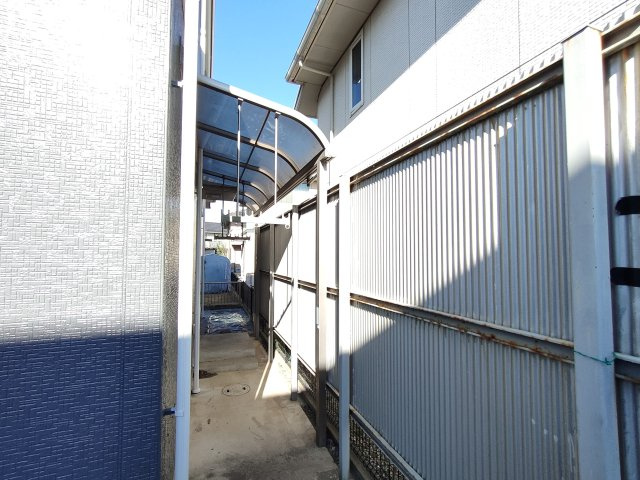 古河市けやき平1丁目　リフォーム物件のその他|買い物帰りやゴミ出しの際に便利な勝手口♪雨の日も安心の屋根付きです（＾＾）
2026年1月撮影
