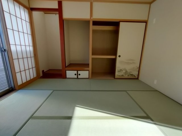 古河市けやき平1丁目　リフォーム物件の和室|〇和室〇
6帖の和室。ゆったりくつろぎたいときに嬉しいスペースです♪来客用のお部屋としてもご使用いただけます（＾＾）
2026年1月撮影