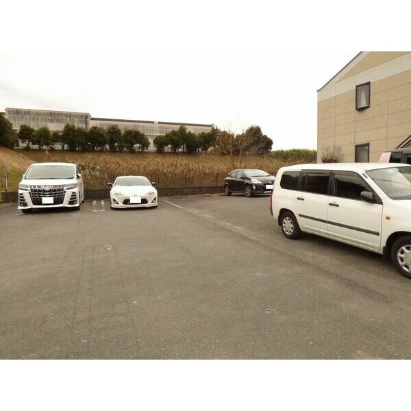 プロニティ（市場町）の駐車場