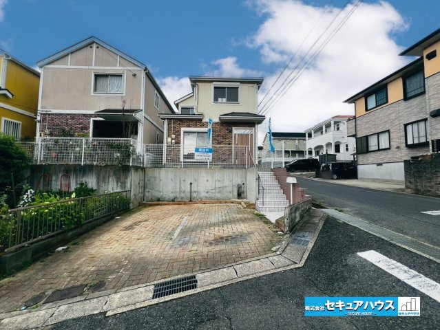 【今からご案内可能♪】東郷町春木台5丁目　中古戸建の外観|【現地外観写真】
◆駐車並列2台可能！オプション工事でカーポート設置などいかがでしょうか。その他にも、フェンスなどの「オプション工事」もご提案いたします♪