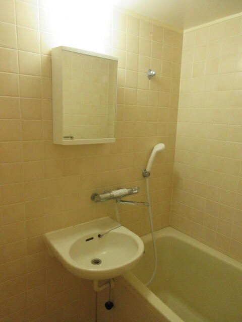 西日暮里１・４・３の浴室