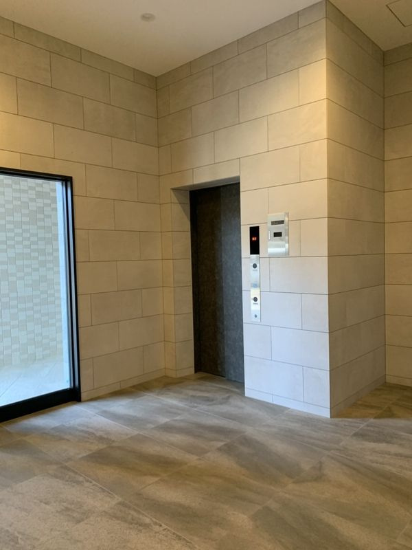 福岡市南区平和１丁目の賃貸マンションのロビー