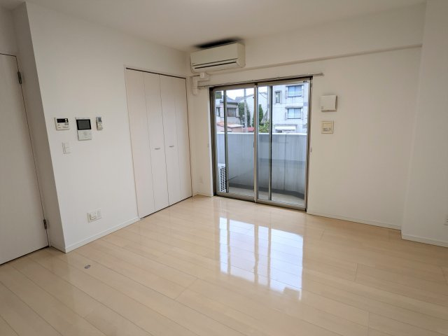 ケーディーエックスレジデンス上野毛の居間・リビング|こちらのリビングで趣味の時間をお楽しみください