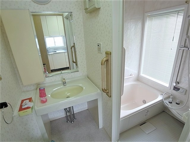 ひょうご夢野ひかりと風の家の洗面所|洗面台も広々で使いやすいです