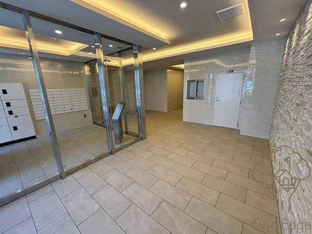 Alivis北梅田のロビー
