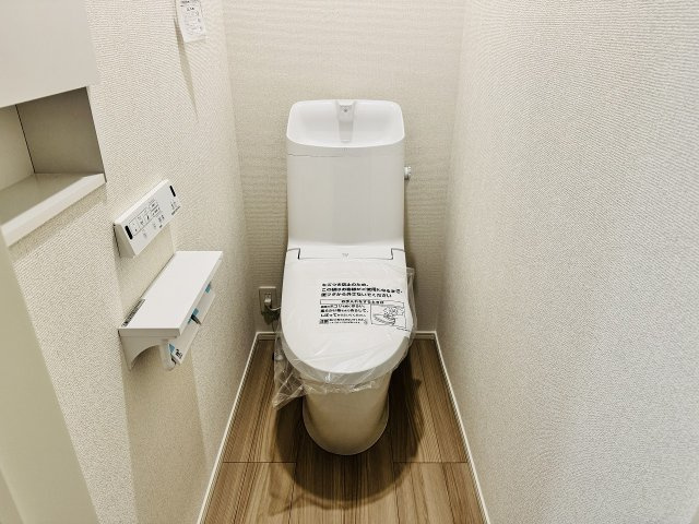 八王子市　下恩方町　新築一戸建て　２４ー１期のトイレ|～暖房温水洗浄機能付きトイレ　冬場は特に嬉しい機能ですね～