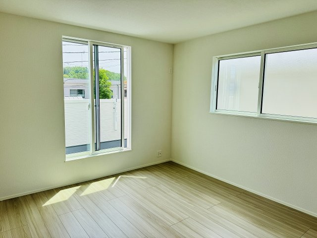 八王子市　下恩方町　新築一戸建て　２４ー１期の寝室|～2階7.5帖の主寝室　ベッドなど大型家具のレイアウトもしやすい広さです～