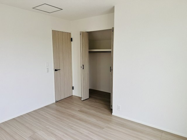 八王子市　下恩方町　新築一戸建て　２４ー１期の収納|～収納力の高いクローゼット完備～