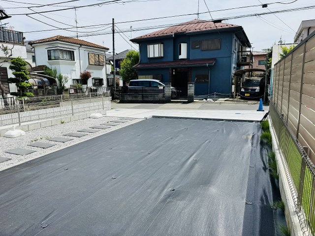 八王子市　下恩方町　新築一戸建て　２４ー１期の前面道路含む現地写真|～南東側4.0ｍ道路に面しています～