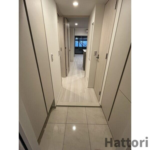 コンフォリア・リヴ北浜淡路町の玄関