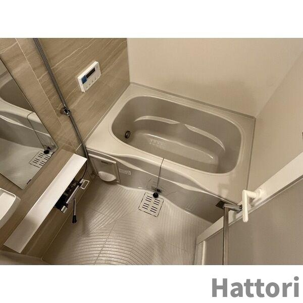 コンフォリア・リヴ北浜淡路町の浴室