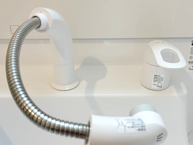 アリエス久留米東の独立洗面台|ホースも伸ばせます