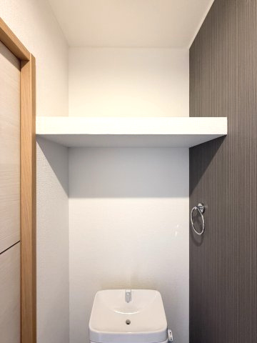 アリエス久留米東のトイレ|トイレの上に便利な棚がついています