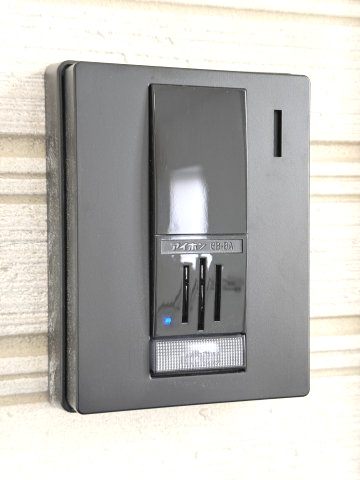 アリエス久留米東のセキュリティ|玄関横についているモニター付きインターホン