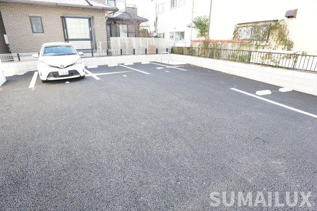ADC光の森leafの駐車場