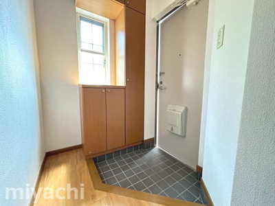 【玄関】 | サンシティー国府B