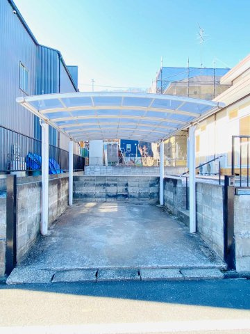 あきる野市草花　リノベーション済中古戸建の駐車場|駐車スペースはカーポート付になります！