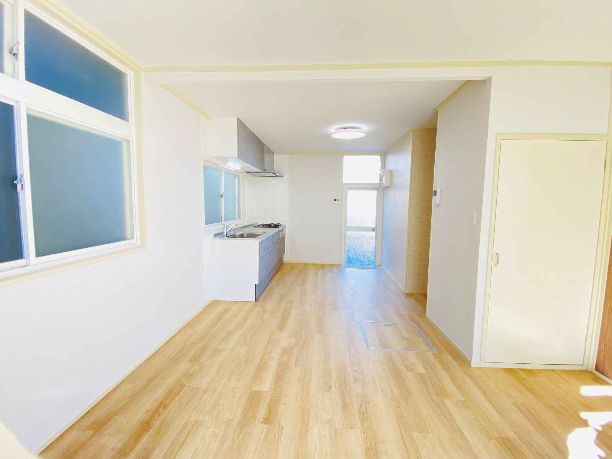 あきる野市草花　リノベーション済中古戸建の居間・リビング