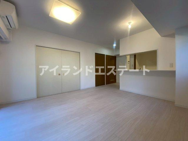 SOCIETY KAKINOKIZAKA ANNEX　敷地内駐車場有　オートロック　ファミリー向けの居間・リビング