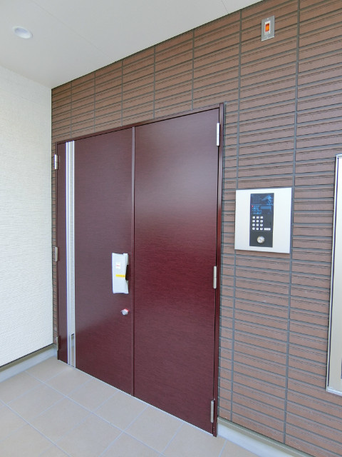 ワコーレヴィアーノ須磨行幸町のエントランス