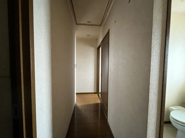 中古住宅　清本町8丁目のその他|2階屋根裏収納扉