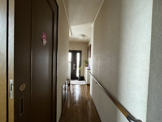 中古住宅　清本町8丁目の内装|1階廊下　トイレの前から