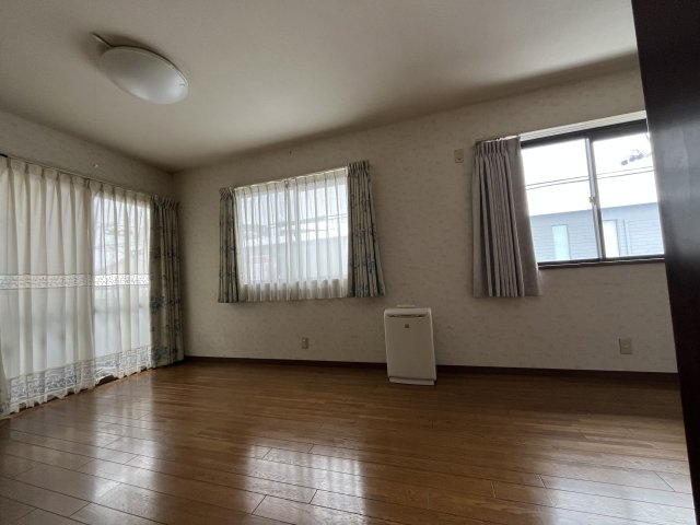 中古住宅　清本町8丁目の洋室|2階西　南、西に窓