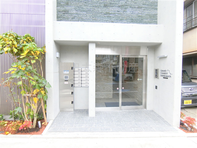 グランシャリオ新蒲田のエントランス|防犯カメラTVモニター付オートロック宅配BOXメールBOX