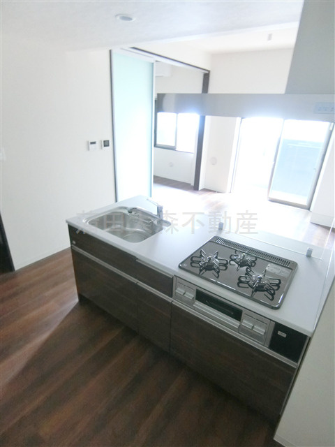 グランシャリオ新蒲田のキッチン|3口ガスグリル付システムキッチン