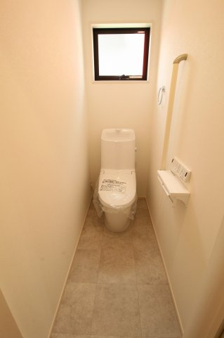 一宮東町　新築戸建　2号棟　【全2区画】のトイレ|1Ｆ