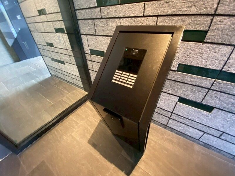 福岡市東区香椎照葉６丁目の賃貸マンションのエントランス