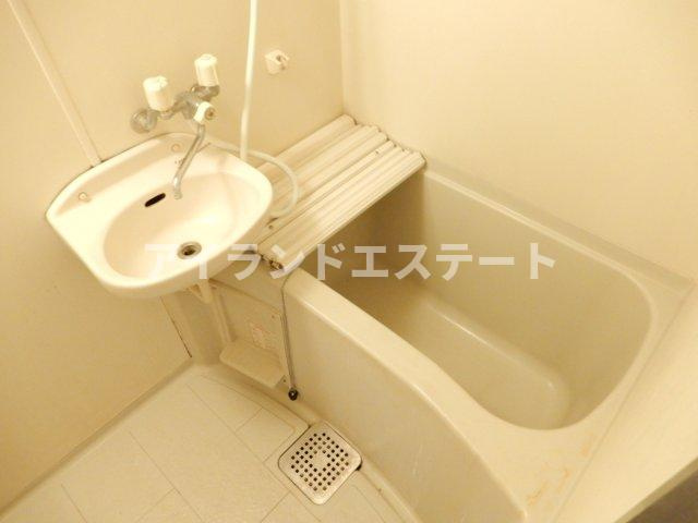 ラ・プルミエール　駅近　ネット無料　バストイレ別の浴室