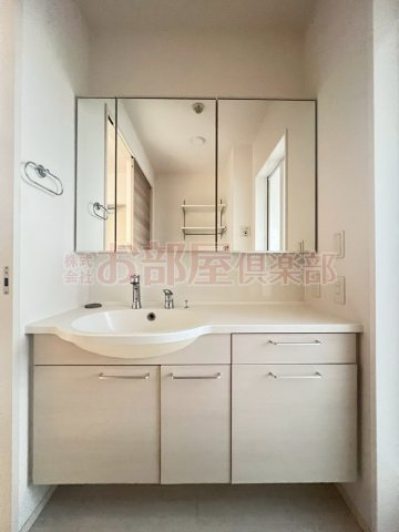 ブレイティアの洗面所|清潔感のある洗面所には独立洗面台が設置されています