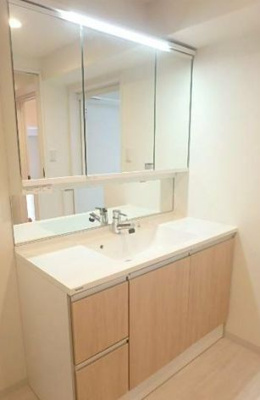 【独立洗面台】 | 朝日西巣鴨マンション | 朝の支度にも助かる、独立の洗髪洗面化粧台