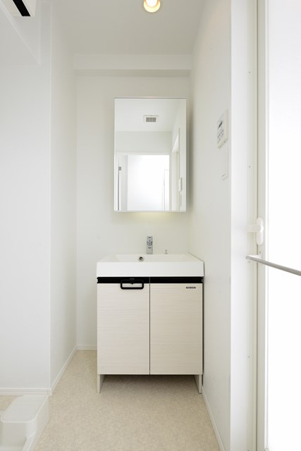 新品家具付きマンション春吉11(KaGood福岡)の独立洗面台|独立洗面台、朝の身支度には欠かせません