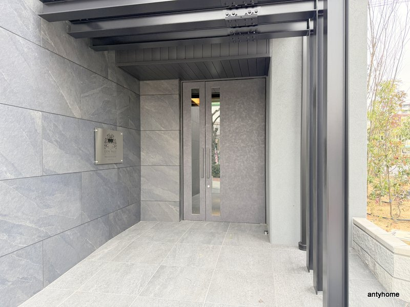 レオンヴァリエ長堀通　仲介手数料無料のエントランス