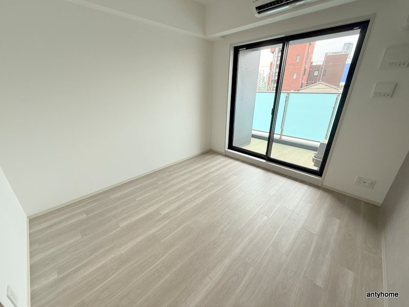 レオンヴァリエ長堀通　仲介手数料無料の居間・リビング