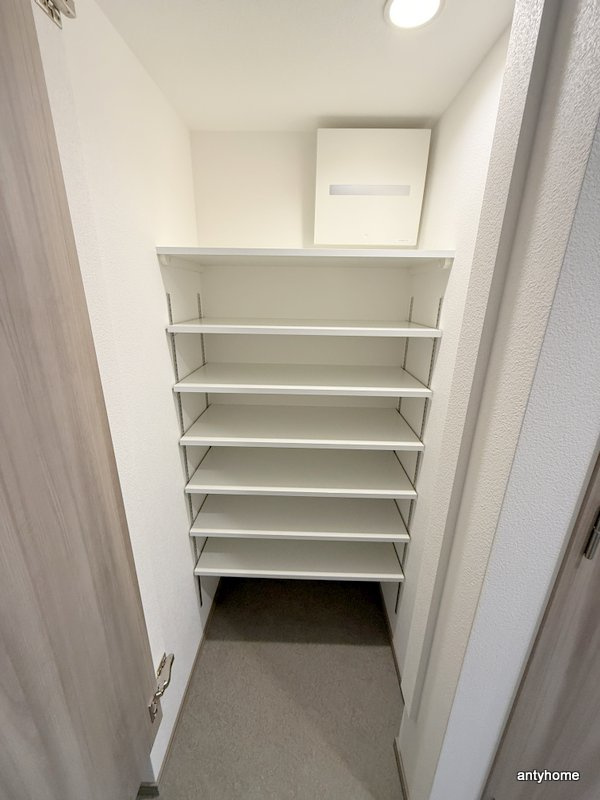 レオンヴァリエ長堀通　仲介手数料無料の収納