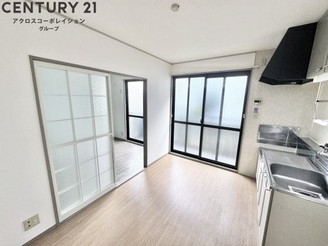 床色が明るい色合いできれいです