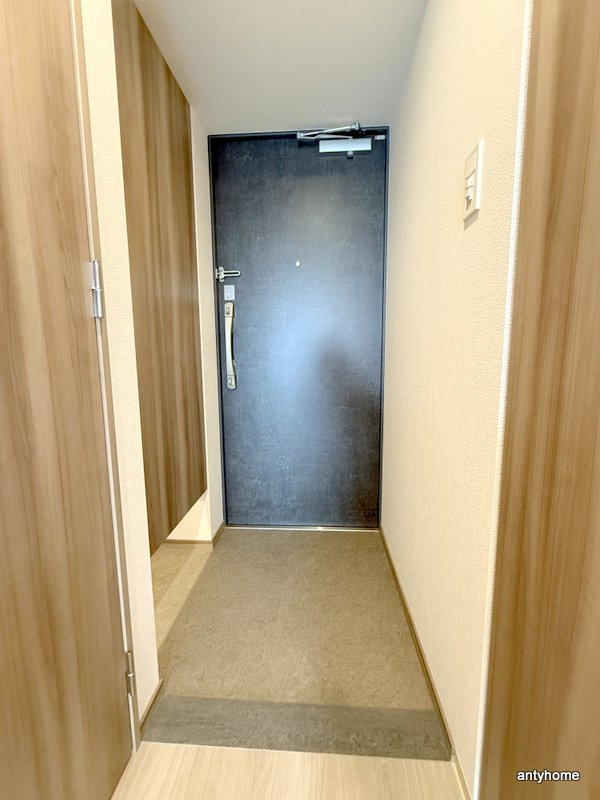 レオンヴァリエ長堀通　仲介手数料無料の玄関